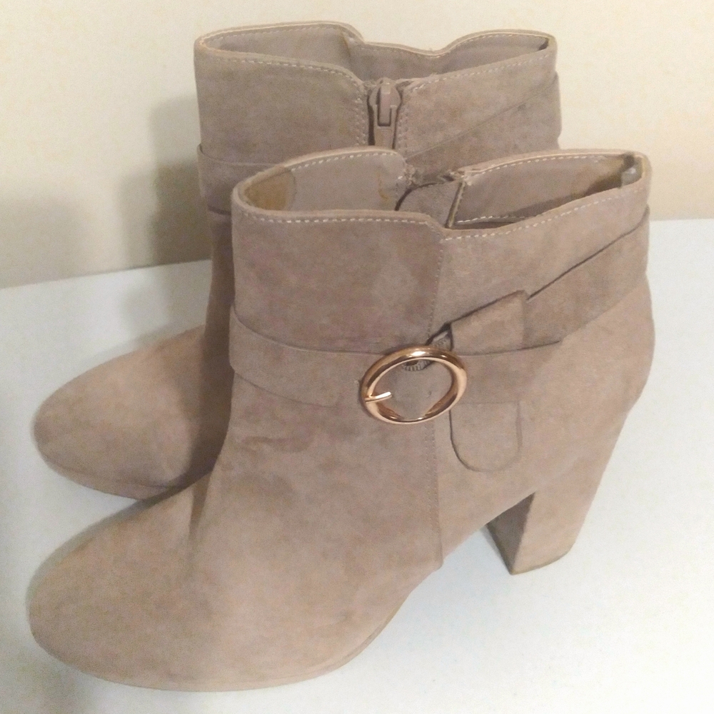 LC Lauren Conrad Chunky‎ Block Heel Ankle Booties with Gold Buckle